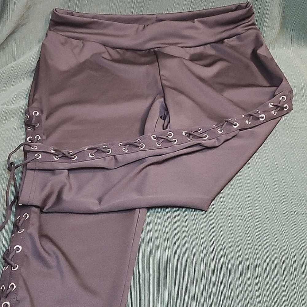 Dressfo Black Side Lace Up Capri Pants